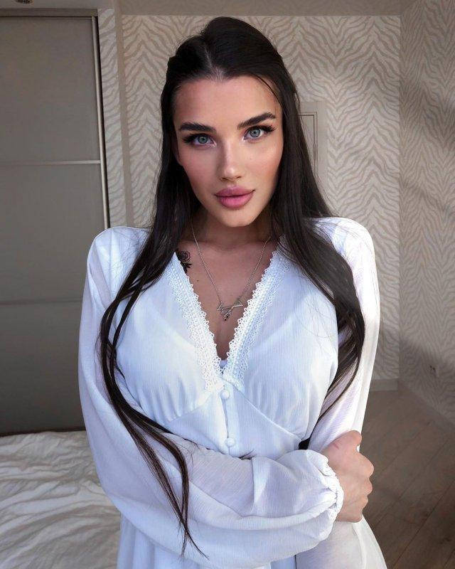 Meet Russia’s Most Beautiful Stewardess – Alena Glukhova