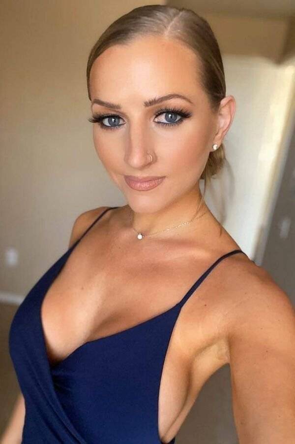 Take A Side Look At These Side Boobs