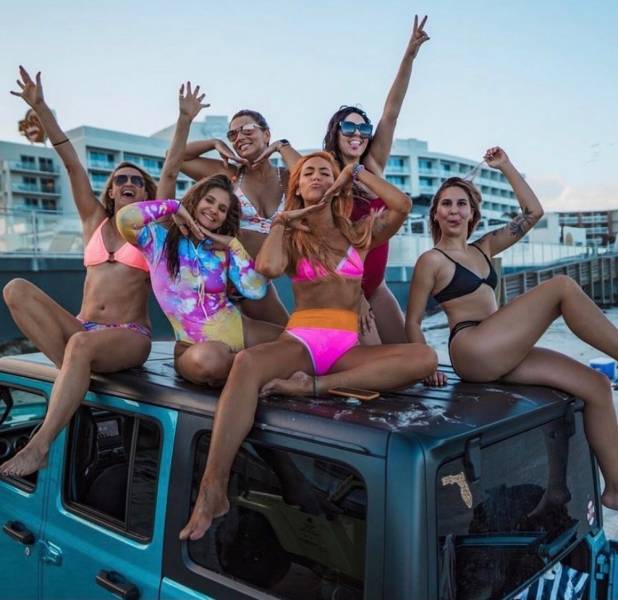 Pretty Girls And Big Cars