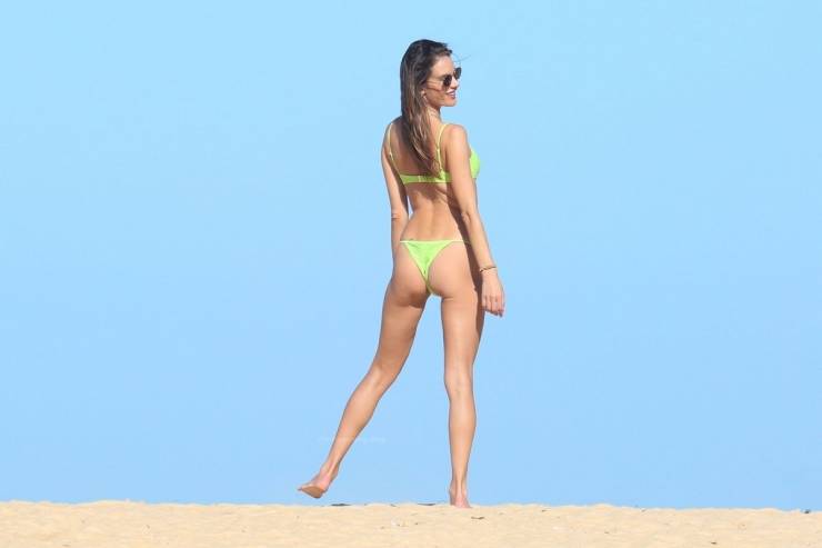 Alessandra Ambrosio’s Beach Weekend