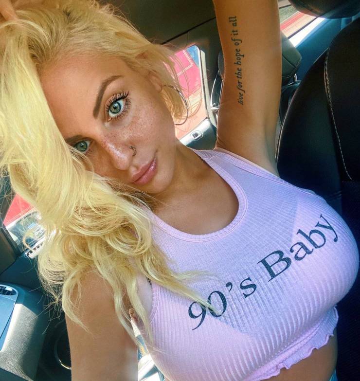 These Blondes Are Pretty Hot!