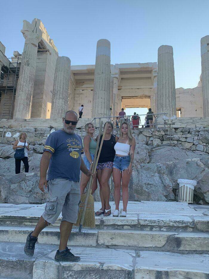 These Are Some Terrible Travel Photos…