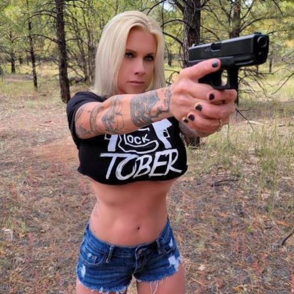 Sexy Girls With Some Serious Firearms