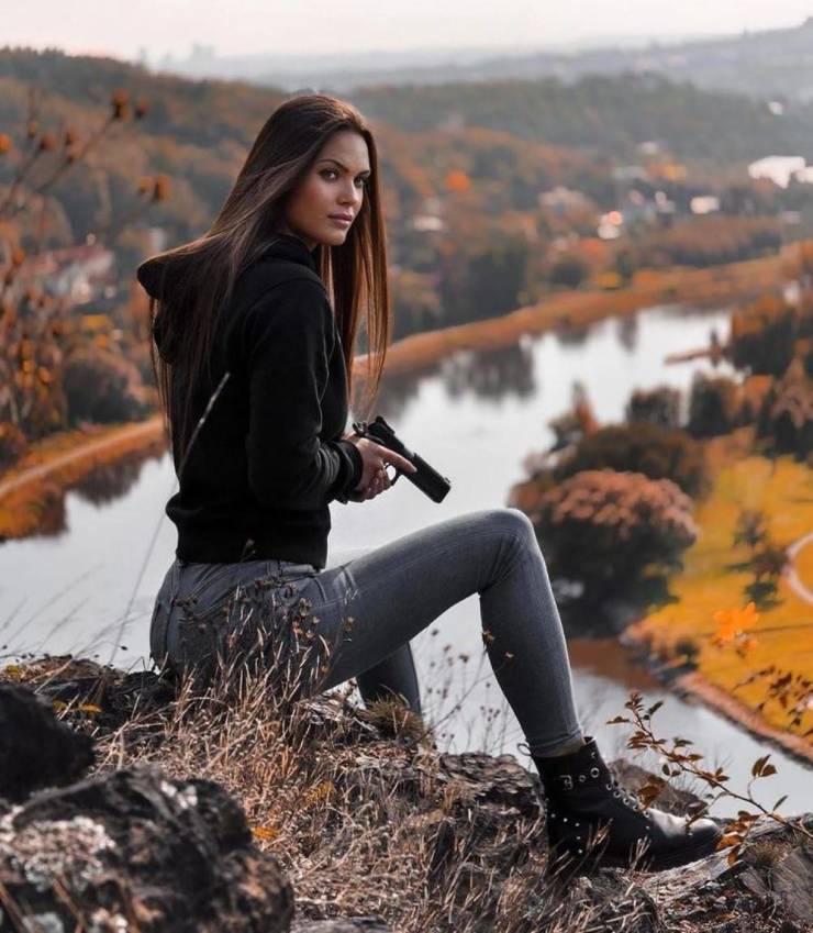 Sexy Girls With Some Serious Firearms