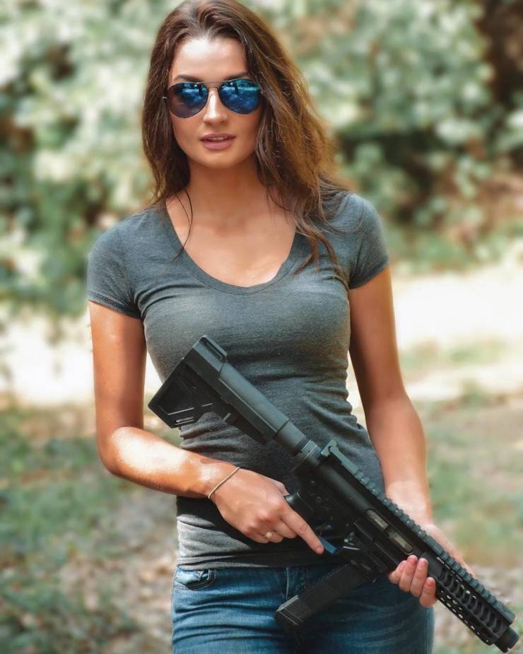 Sexy Girls With Some Serious Firearms