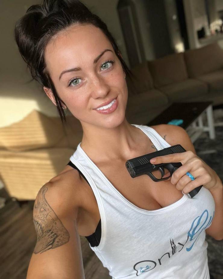 Sexy Girls With Some Serious Firearms