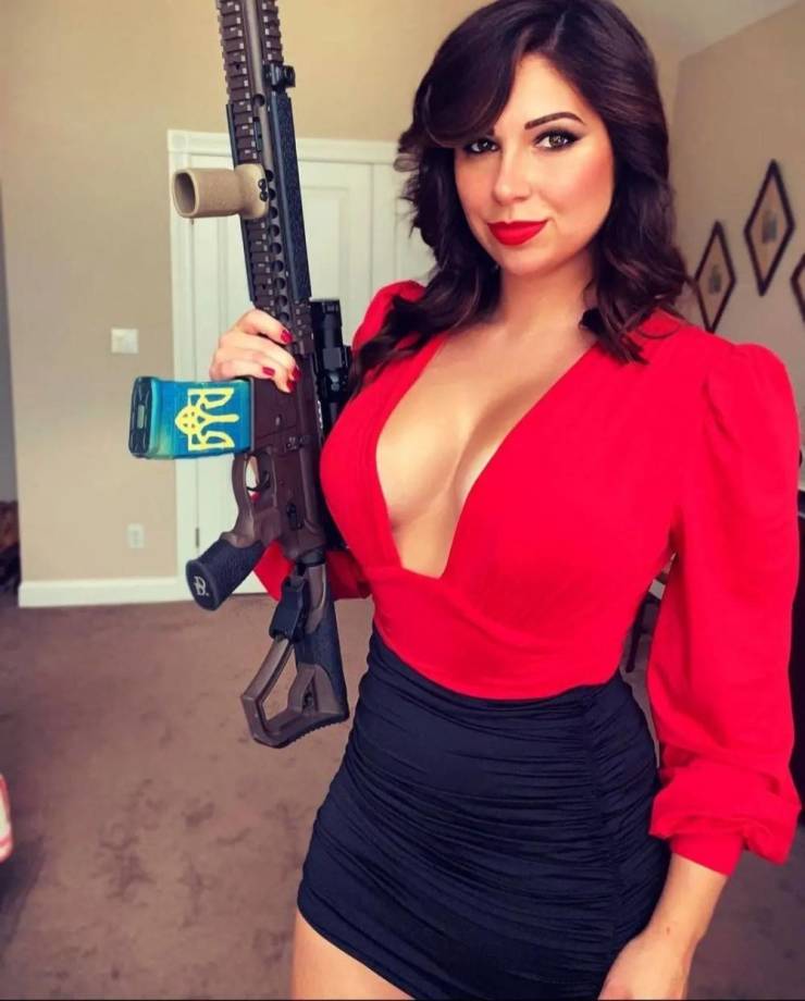 Sexy Girls With Some Serious Firearms