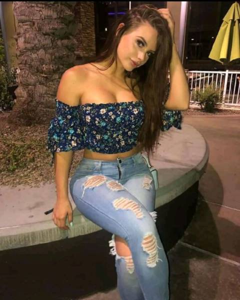 Hot Girls In Tight Jeans