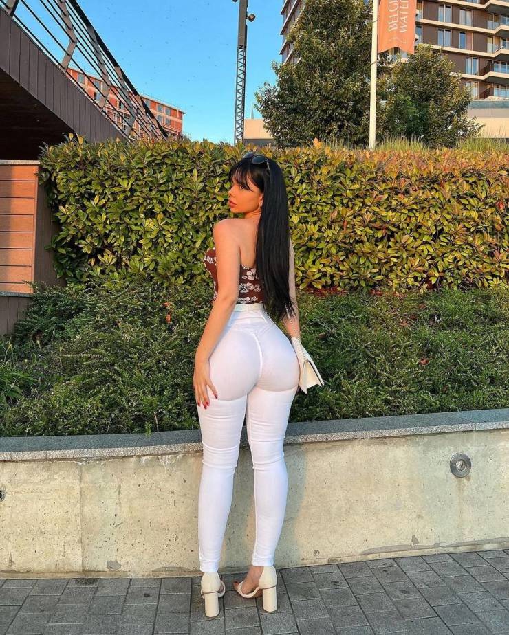Hot Girls In Tight Jeans