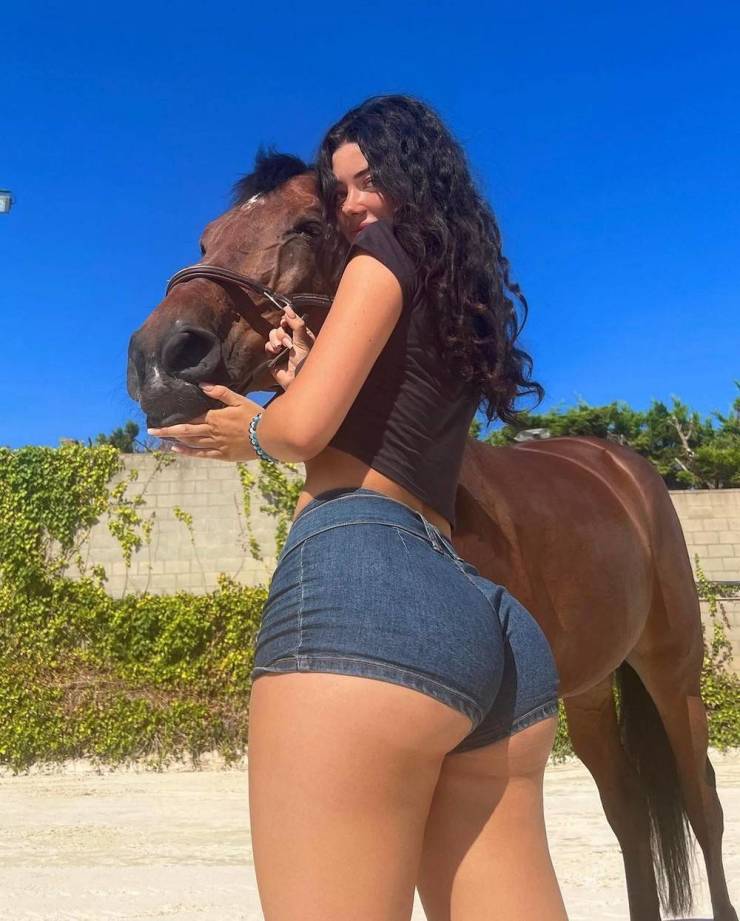 Hot Girls In Tight Jeans
