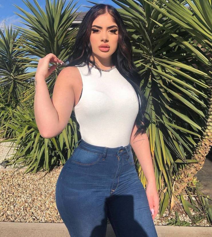 Hot Girls In Tight Jeans