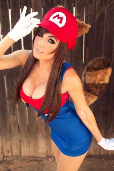 The Sexy Cosplay Girls of Every Nerds Fantasy