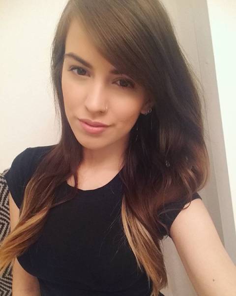 Pro Gamers Who Are Actually Flaming Hot Girls