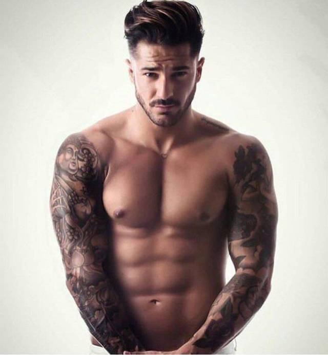 Sexy Men With Absolutely Mesmerizing Looks