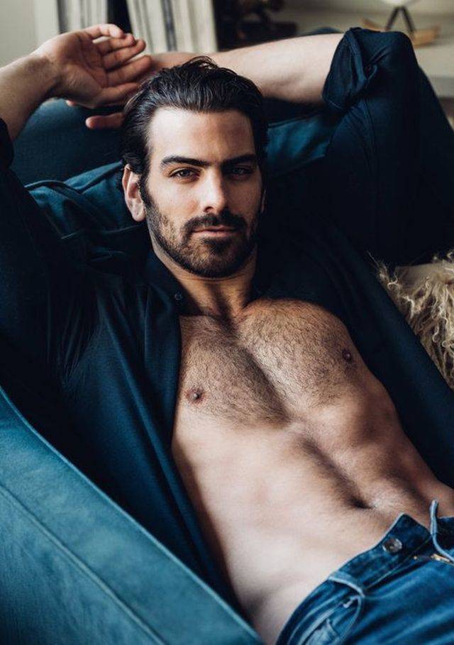 Sexy Men With Absolutely Mesmerizing Looks