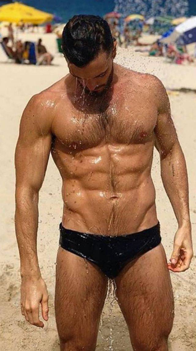 Sexy Men With Absolutely Mesmerizing Looks