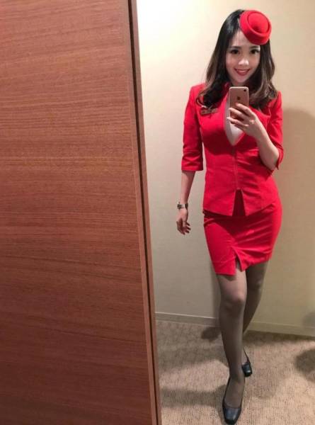 This Chinese “AirAsia” Hostess Is Such A Cutie
