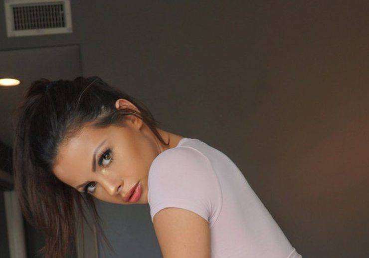 Fit Girls That Are Almost Too Hot to Handle