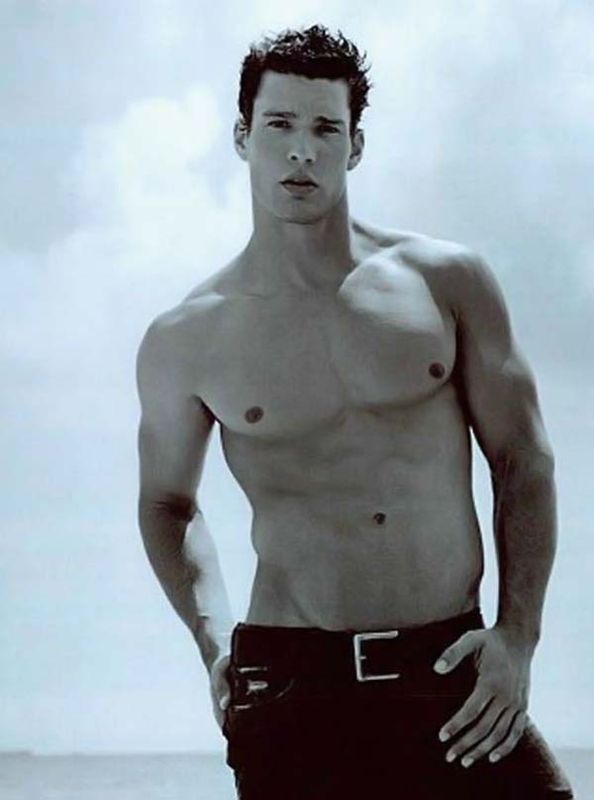 A little surprise for the ladies (49 pics)