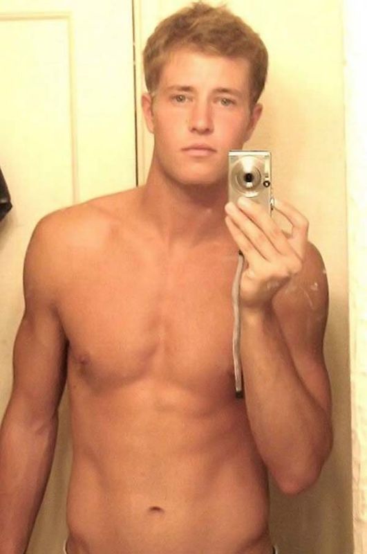 A little surprise for the ladies (49 pics)