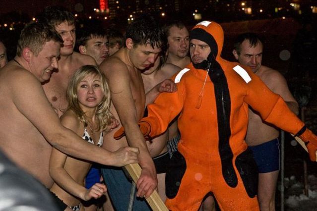 The feast of the Baptism of the Lord in Russia (17 pics)