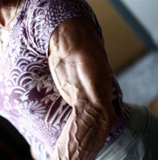 Sexy female terminator (17 pics)