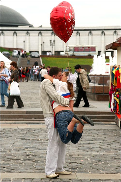 How Russian youth celebrates their graduation day (60 pics)