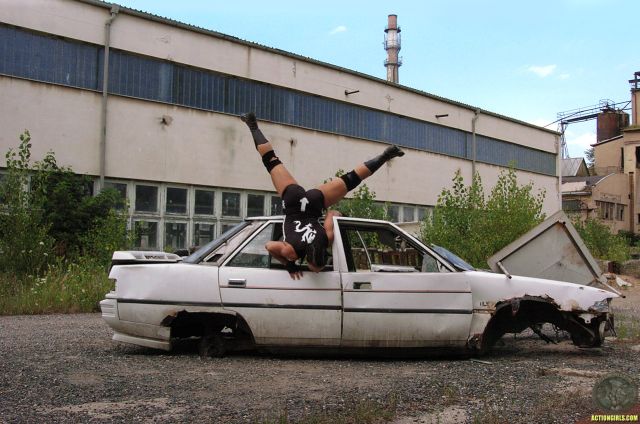 Action girl (30 pics)