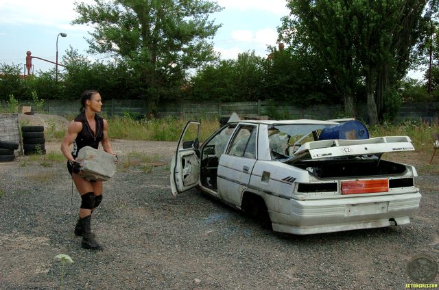 Action girl (30 pics)
