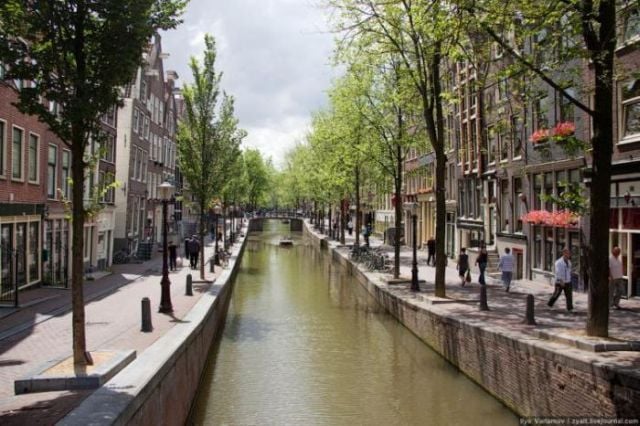 Red lights street (28 pics)