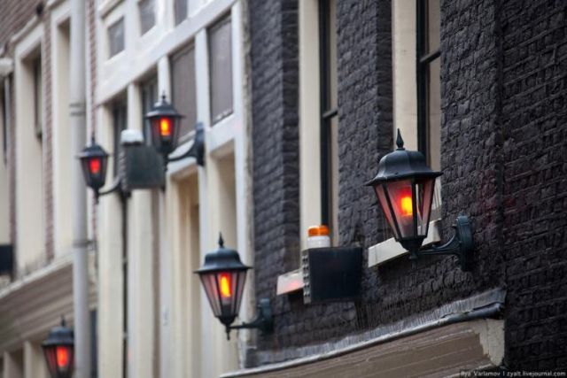 Red lights street (28 pics)