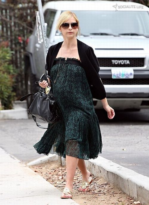 Sarah Michelle Gellar is very pregnant ;) (13 pics)