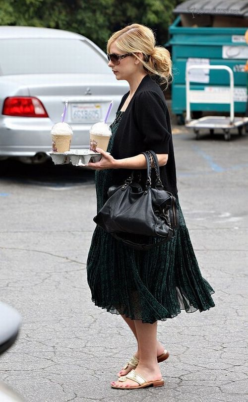 Sarah Michelle Gellar is very pregnant ;) (13 pics)