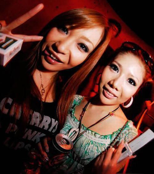 How Japanese Youth Partying (30 pics)
