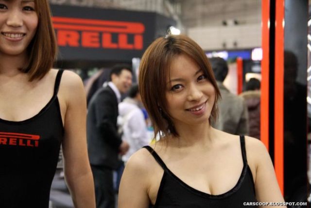 Girls at Tokyo Auto Salon 2010 (58 pics)