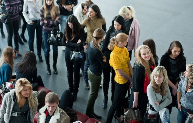 Casting Call (38 pics)