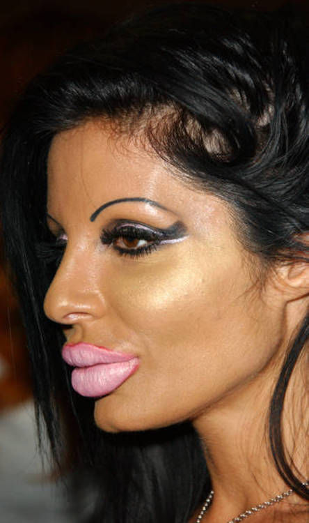 &ldquo;Monster&rdquo; Smile (16 pics)