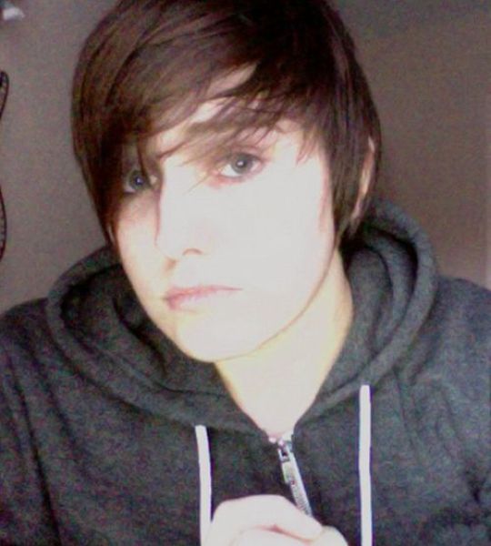 Is It Justin Bieber or a Lesbian Looking Like Him? (25 pics)