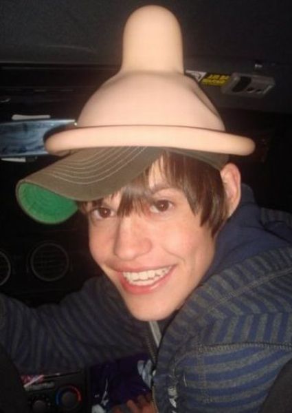 Is It Justin Bieber or a Lesbian Looking Like Him? (25 pics)