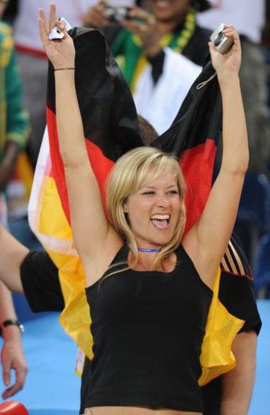 Female World Cup Fans (74 pics)