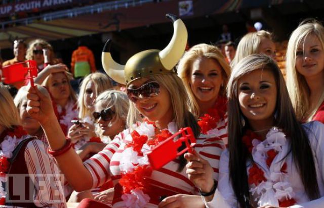 Female World Cup Fans (74 pics)