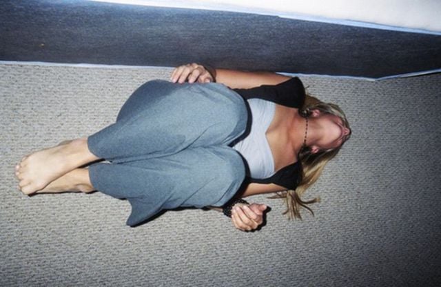 Girls with Stubbed Toes Making Faces (18 pics)