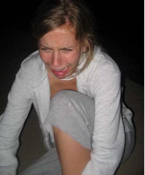 Girls with Stubbed Toes Making Faces (18 pics)