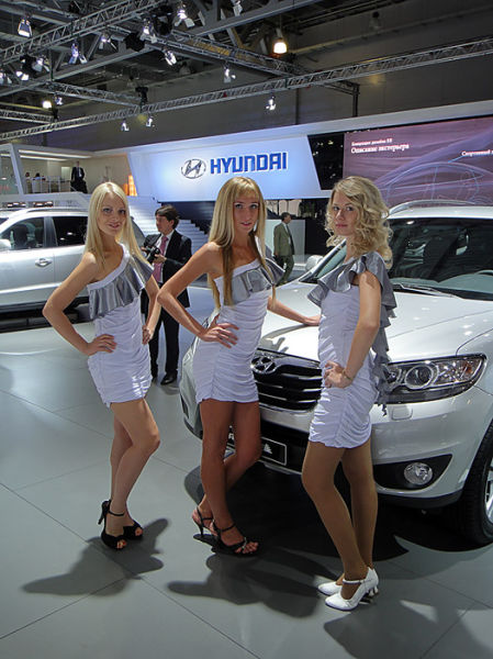 Russian Girls at a Car Show (51 pics)