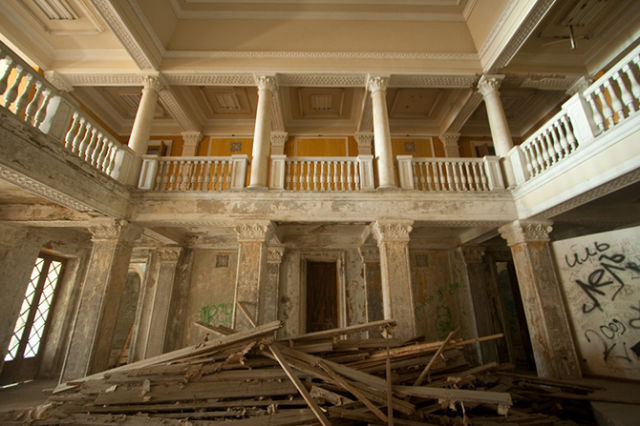 A Paradise That Became a Ghost Town (31 pics)