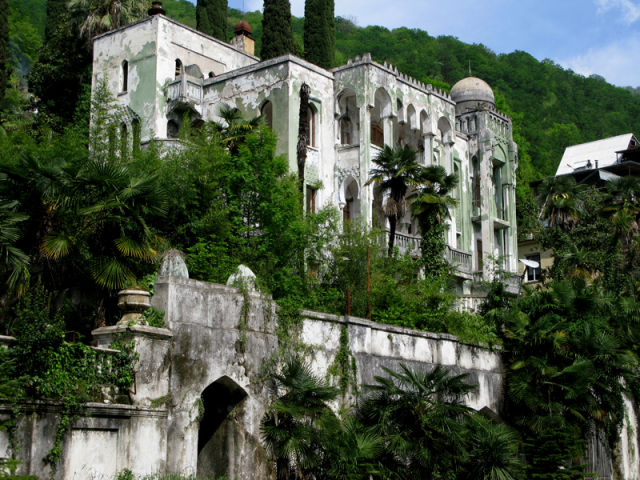 A Paradise That Became a Ghost Town (31 pics)