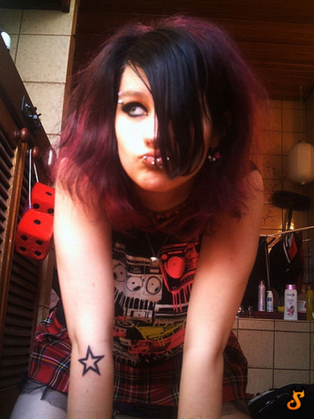 Emo Babes (71 pics)