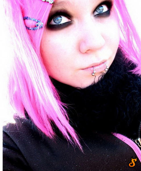 Emo Babes (71 pics)