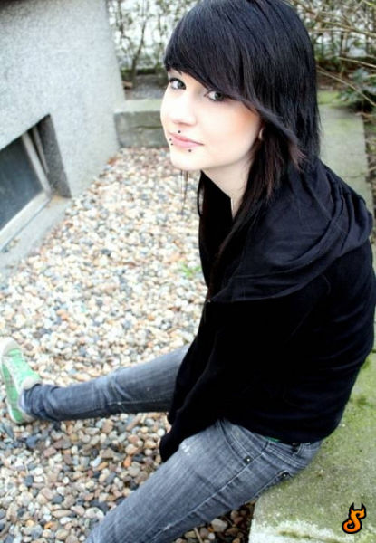 Emo Babes (71 pics)