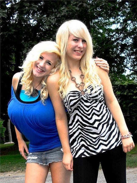 Would You Date Her? (9 pics)